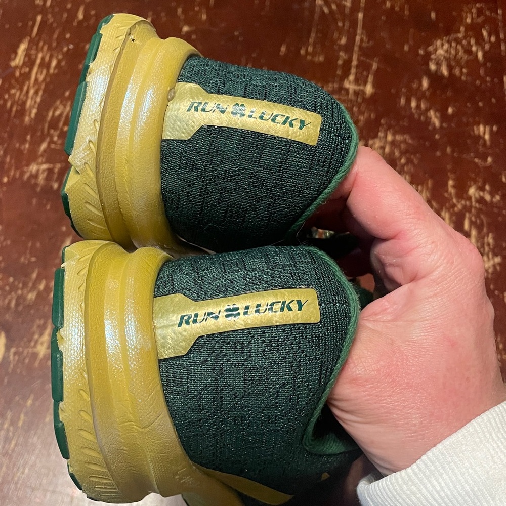 Women’s Brooks Launch Run Lucky Limited Edition Shoes in Green and Gold size 7 - Picture 3 of 13